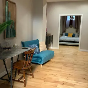 Appartamento Beautiful Basement-tony Appartment-in The Heart Of, Milano